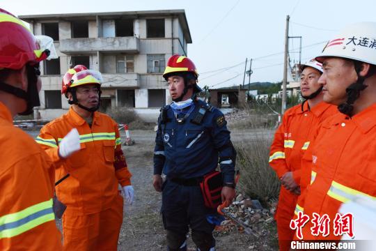 通過此次演練，進(jìn)一步檢驗(yàn)了部隊(duì)實(shí)戰(zhàn)能力，增強(qiáng)了官兵自信心?！菈鄢?攝